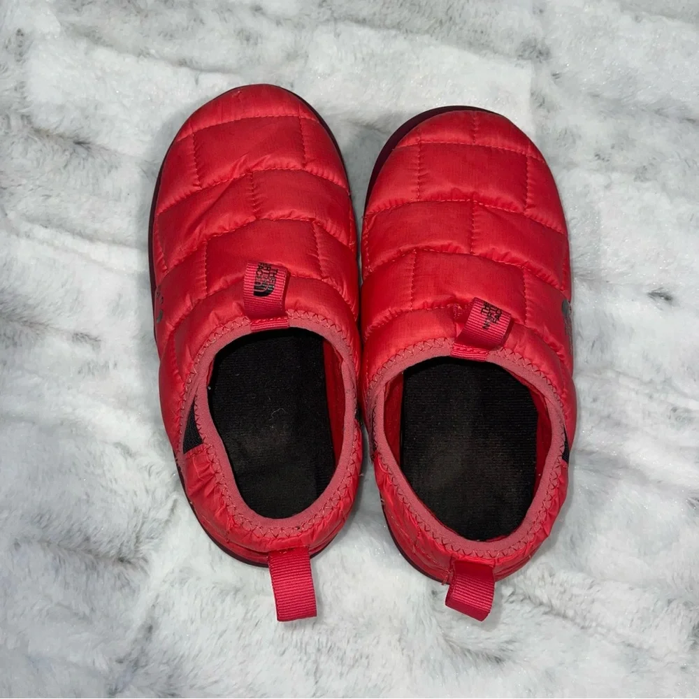 The North Face Kids Red Quilted Slippers with rubber sole - Picture 4 of 6